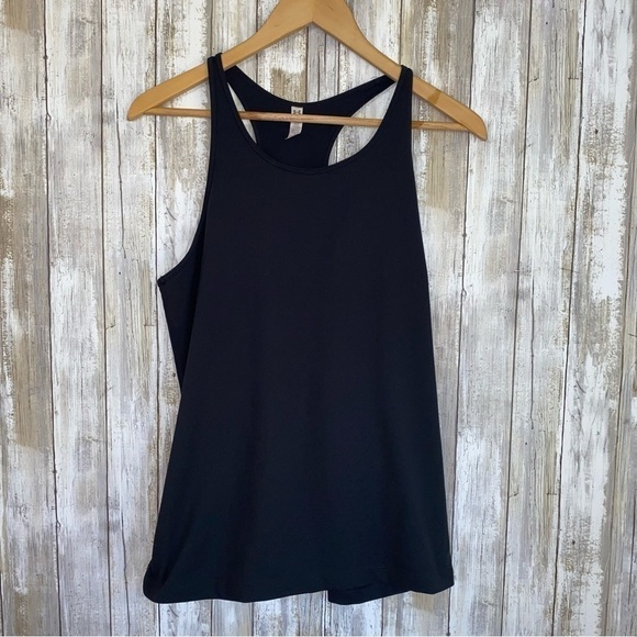 Under Armour Tops - Under Armor Black Fitted Tank